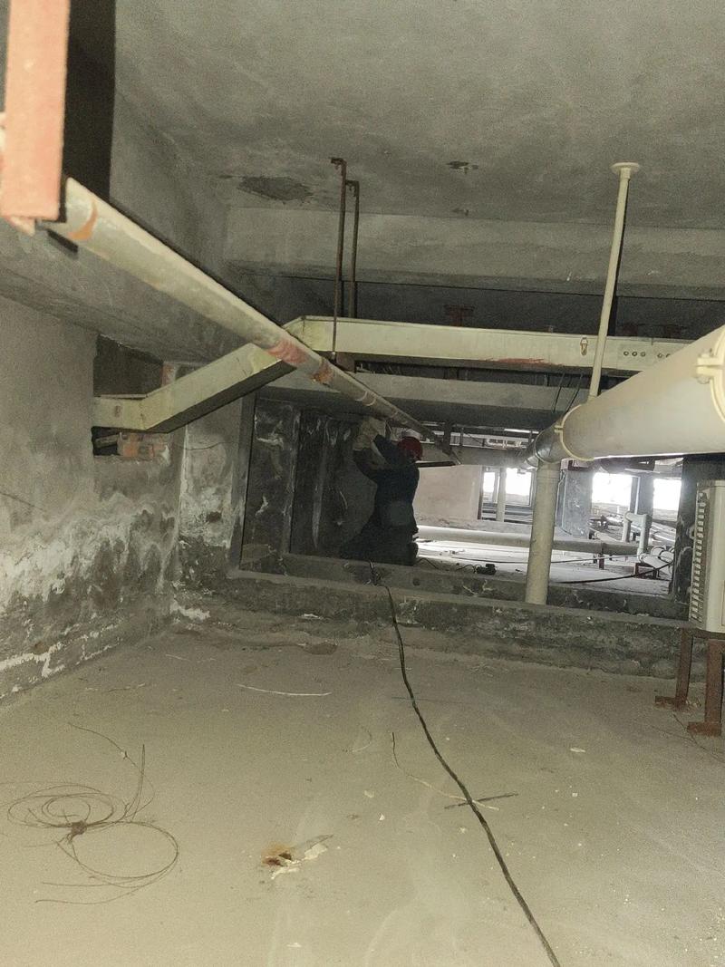 暖通管道更换施工现场纪实 佰帝热水采暖设备助力高效施工